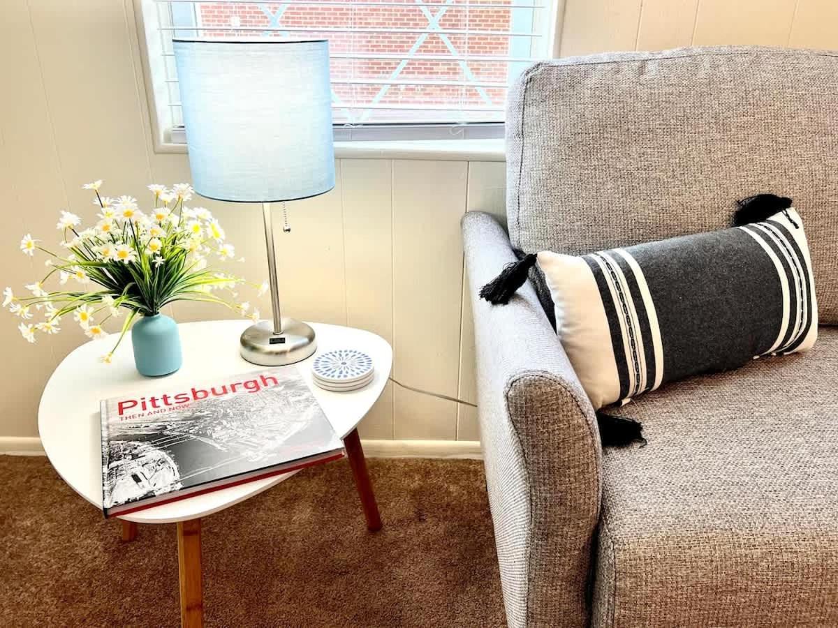 Bright & Cozy 2 Bed Private Parking * Pittsburgh