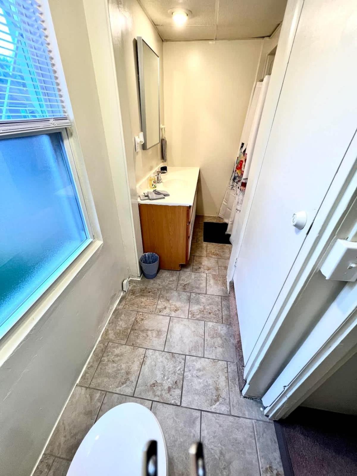 Holiday home Bright & Cozy 2 Bed Private Parking