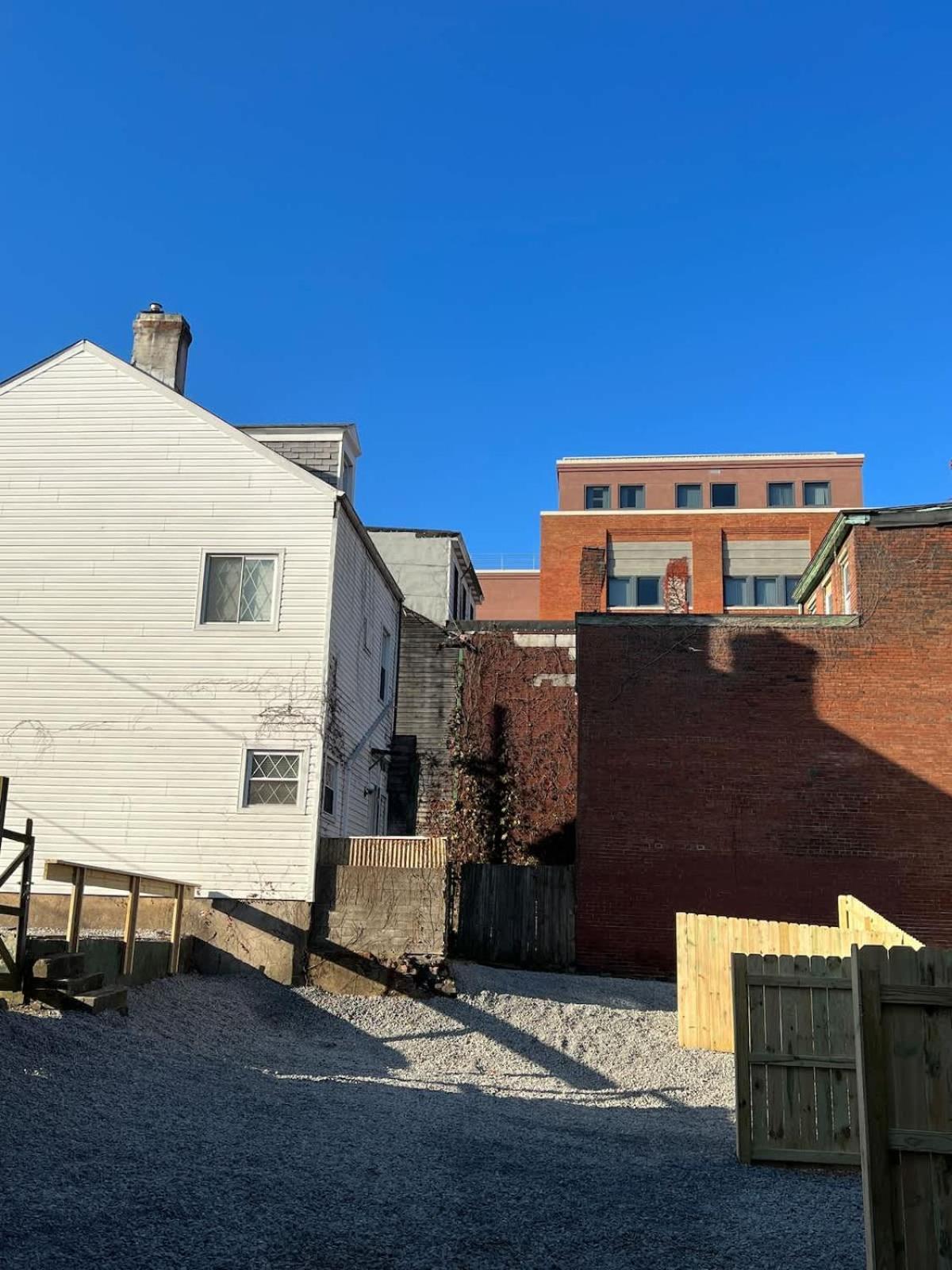 Bright & Cozy 2 Bed Private Parking Holiday home Pittsburgh