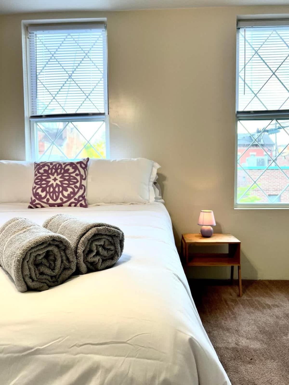 Holiday home Bright & Cozy 2 Bed Private Parking