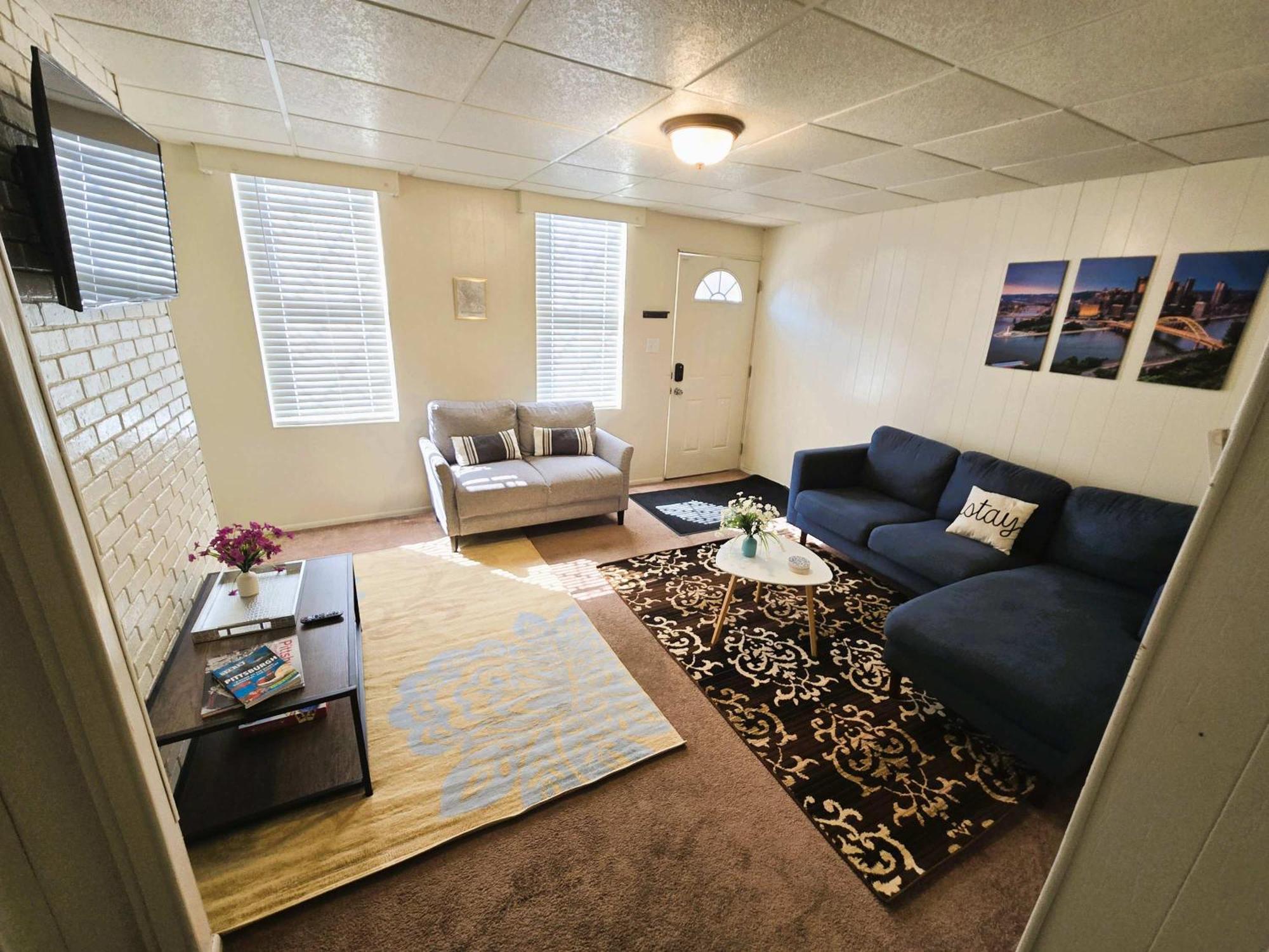 Holiday home Bright & Cozy 2 Bed Private Parking *
